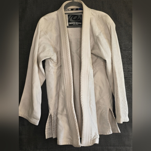 Fuji Royce Gracie jiu-jitsu training gi A3 - Picture 3 of 5